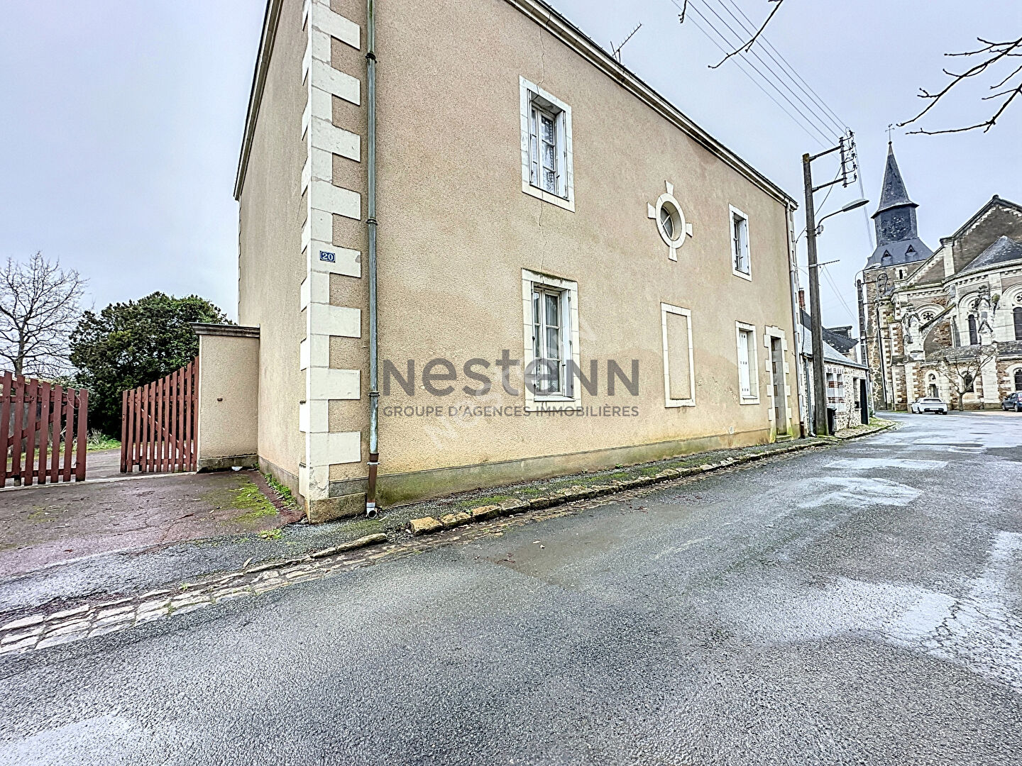 Maison de bourg à Saint Martin du Bois, 4 chambres et un terrain de plus de 2300 m²