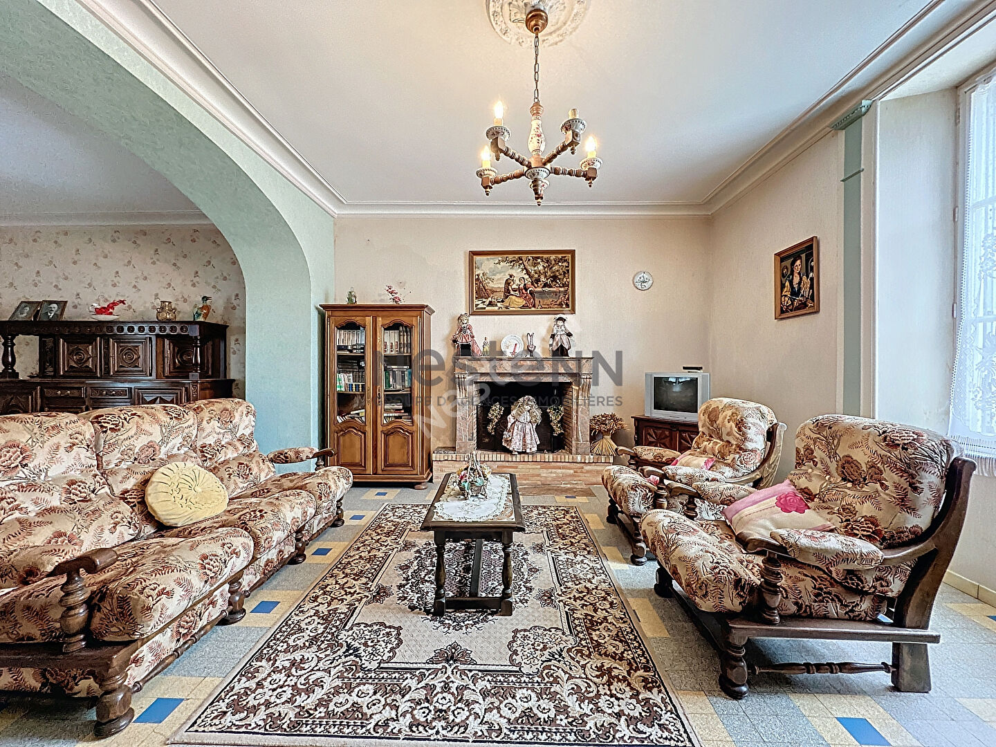 Maison de bourg à Saint Martin du Bois, 4 chambres et un terrain de plus de 2300 m²