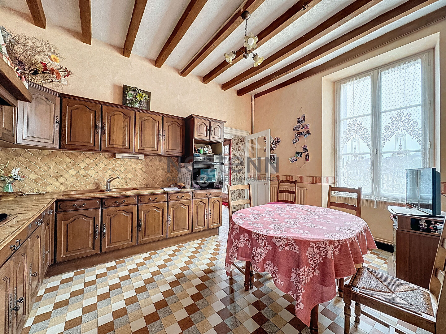 Maison de bourg à Saint Martin du Bois, 4 chambres et un terrain de plus de 2300 m²