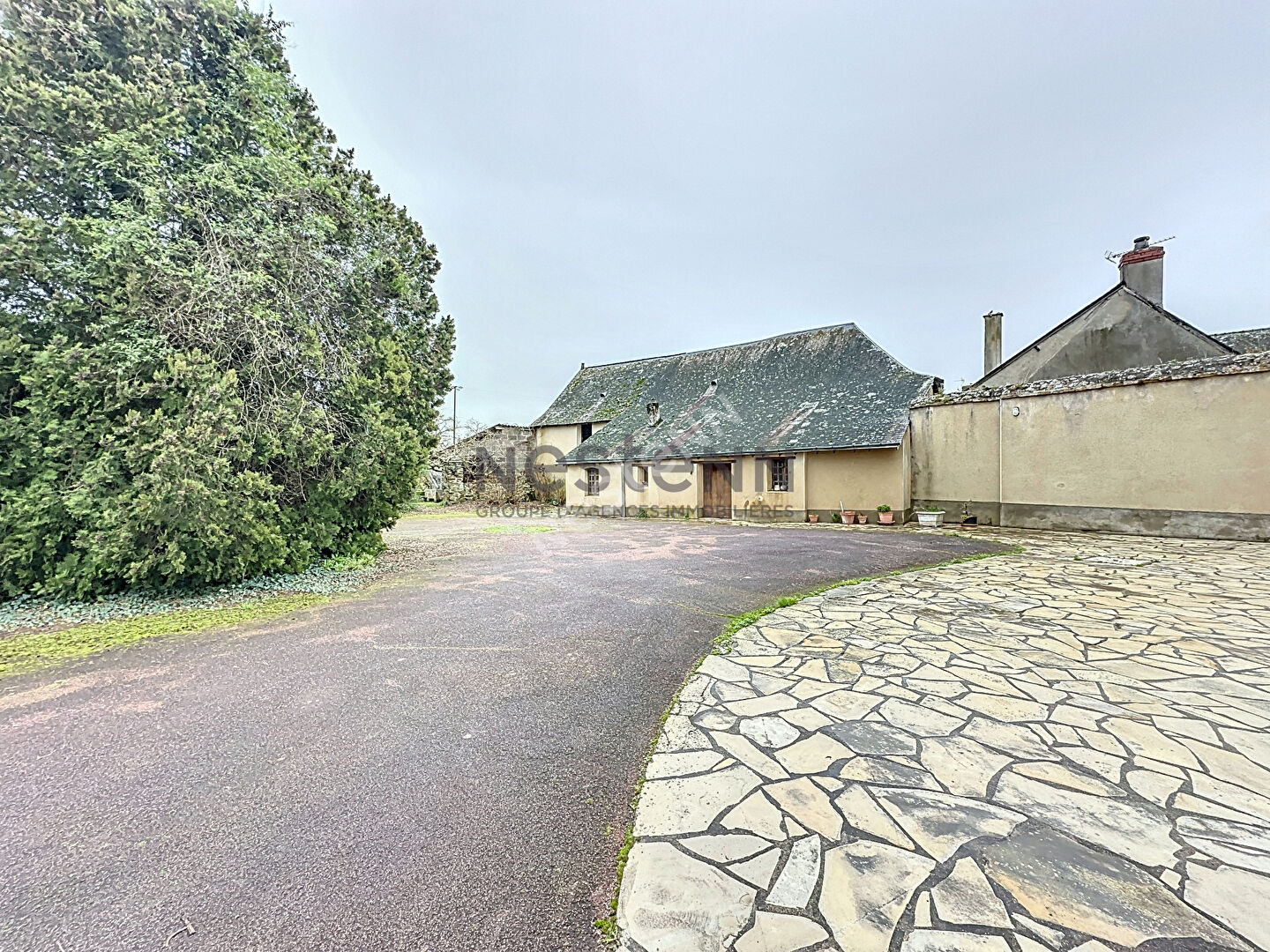 Maison de bourg à Saint Martin du Bois, 4 chambres et un terrain de plus de 2300 m²