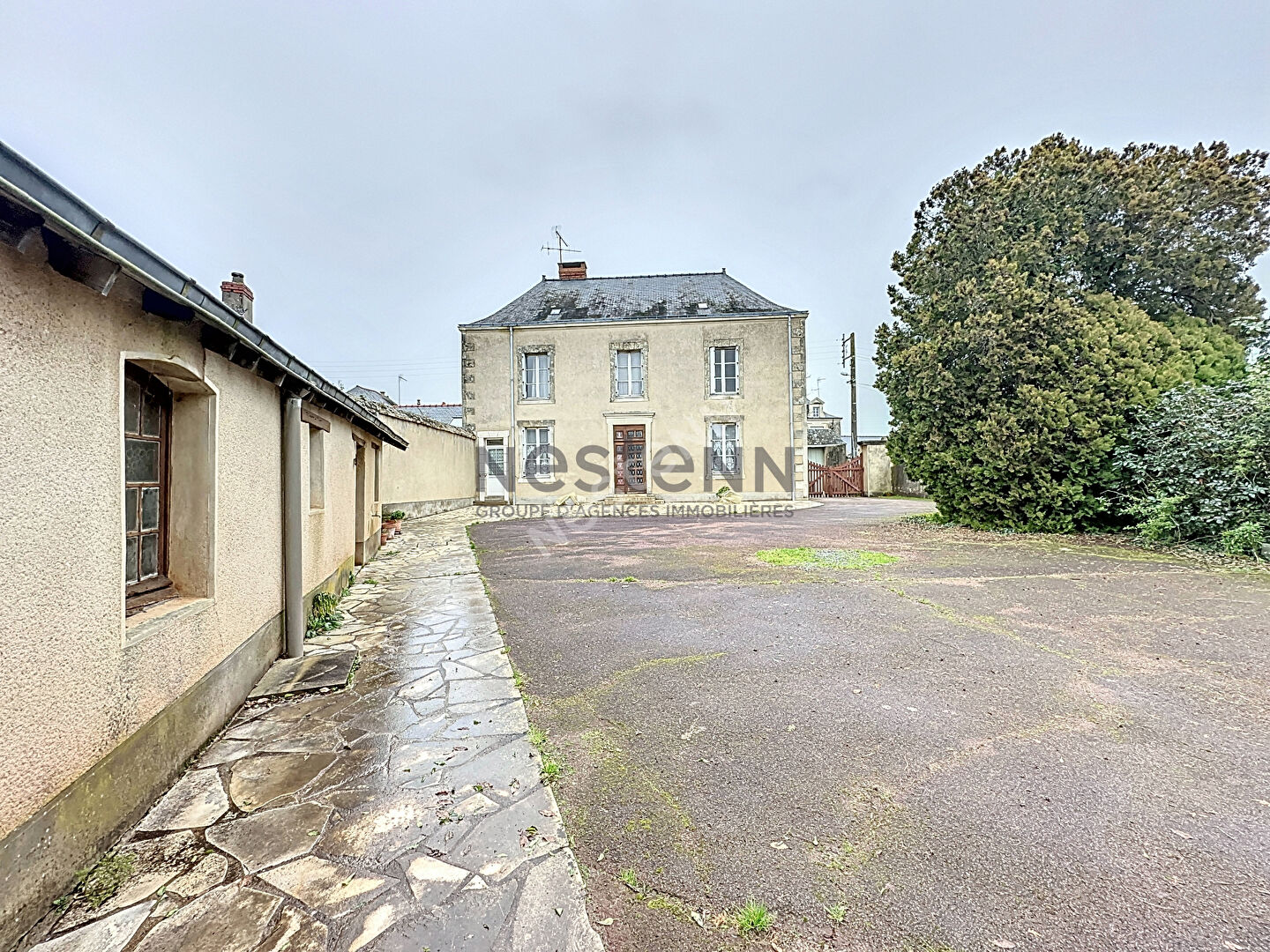 Maison de bourg à Saint Martin du Bois, 4 chambres et un terrain de plus de 2300 m²