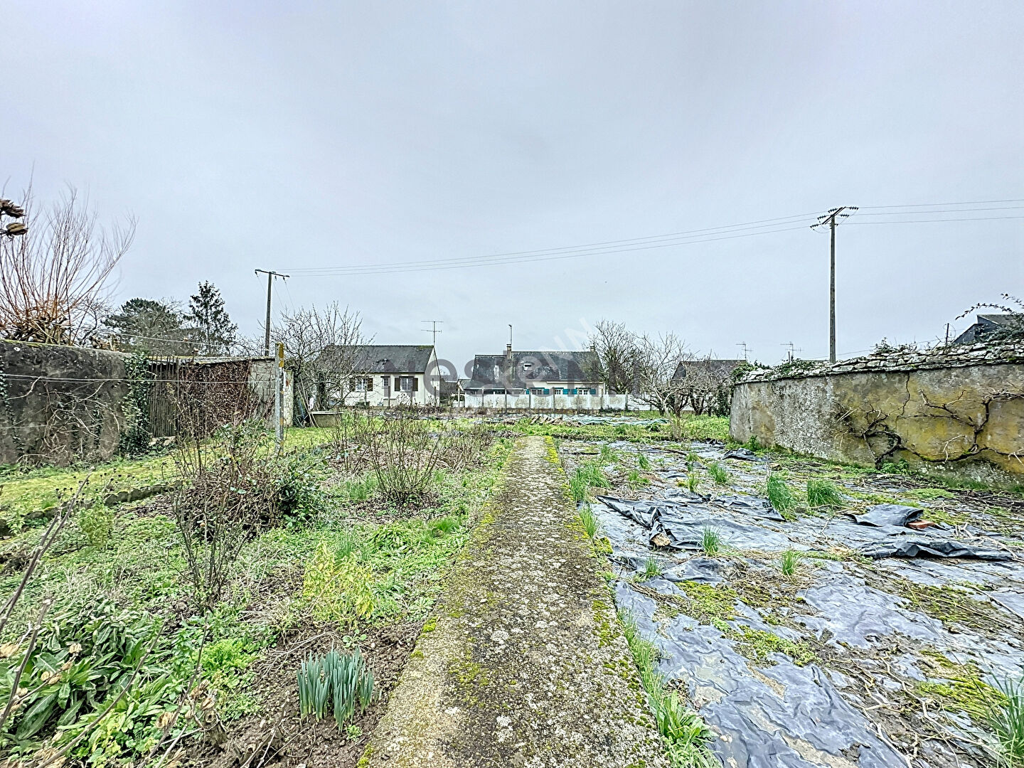 Maison de bourg à Saint Martin du Bois, 4 chambres et un terrain de plus de 2300 m²