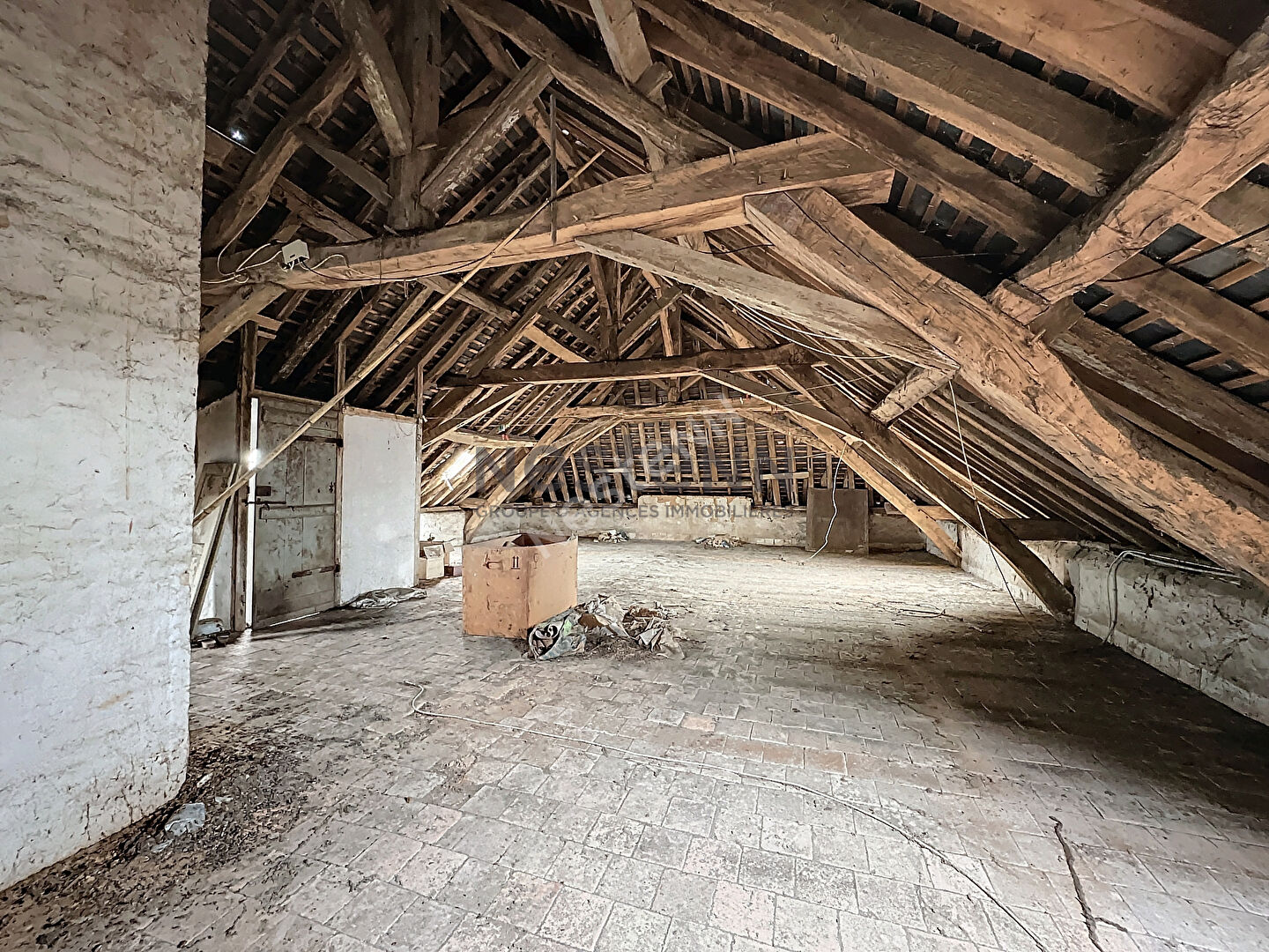 Maison de bourg à Saint Martin du Bois, 4 chambres et un terrain de plus de 2300 m²
