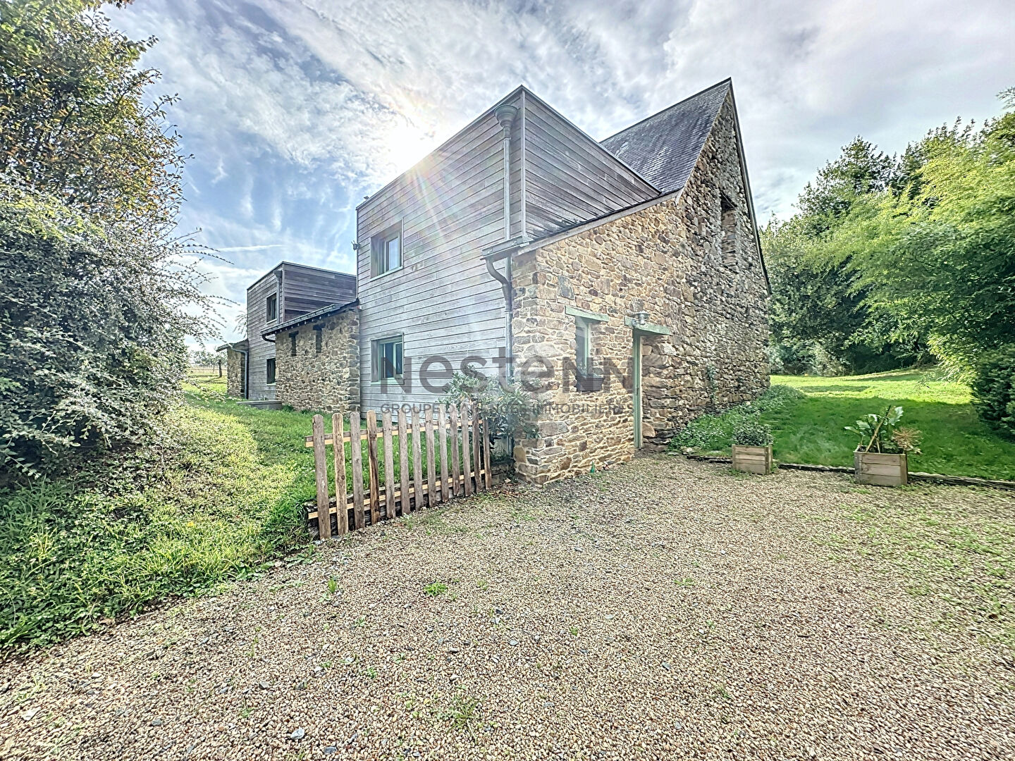 Complexe Gîte et chambres d'Hôtes de 480m2 à vendre à La Jaille-Yvon, sur plus de 1,3ha !
