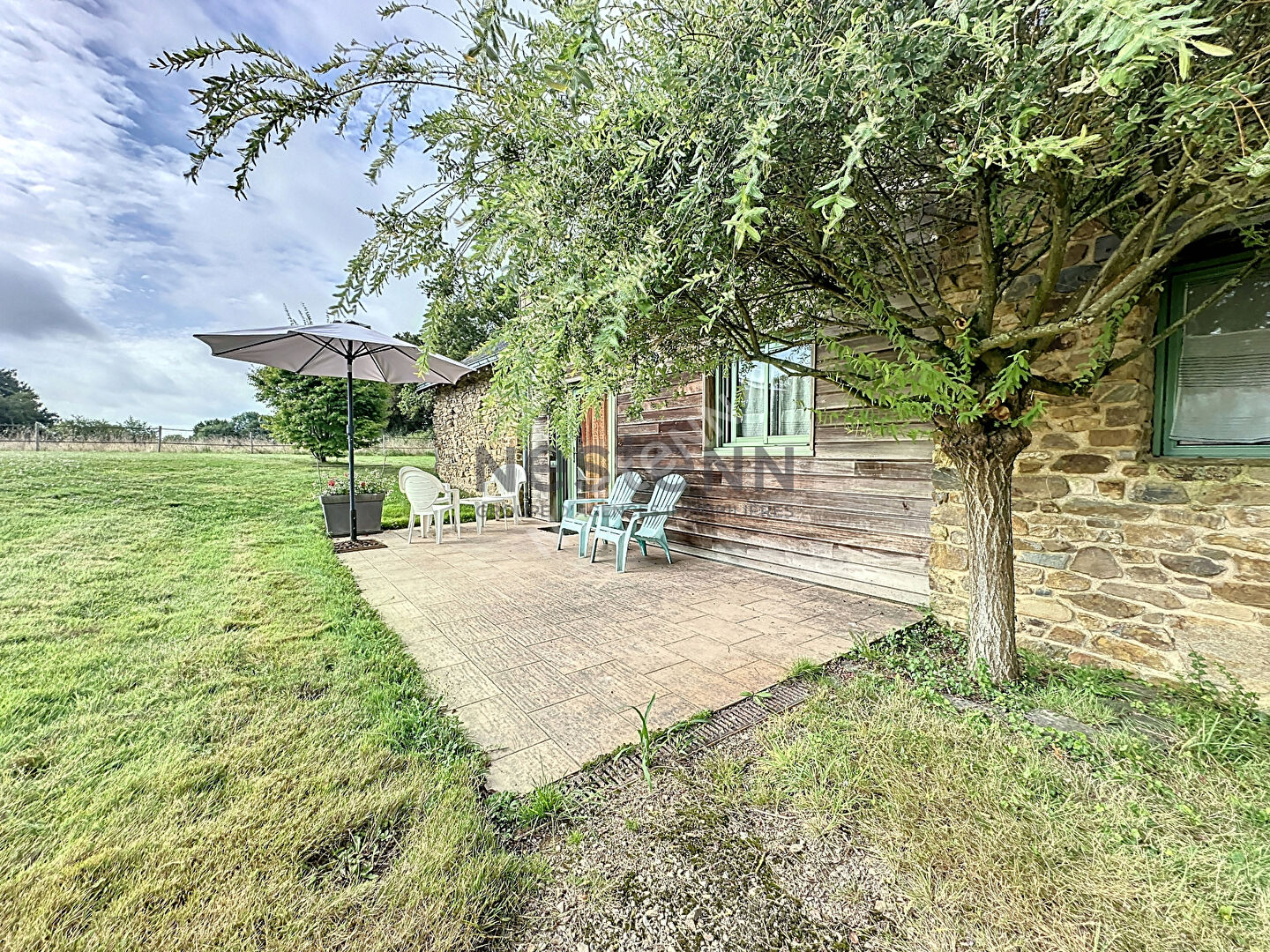 Complexe Gîte et chambres d'Hôtes de 480m2 à vendre à La Jaille-Yvon, sur plus de 1,3ha !