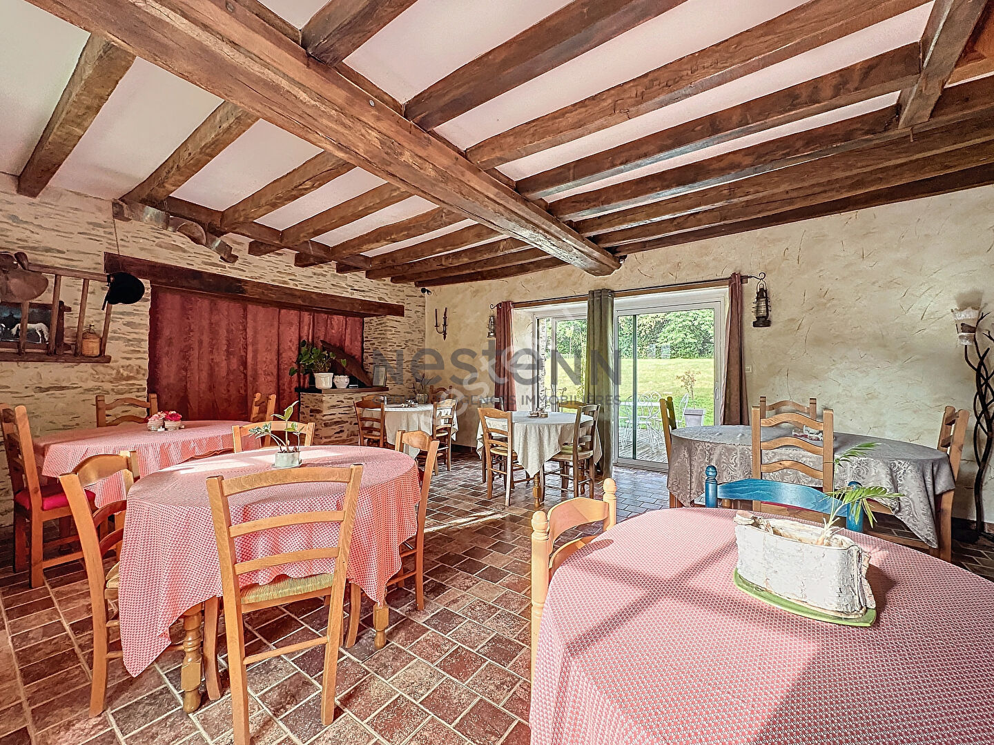 Complexe Gîte et chambres d'Hôtes de 480m2 à vendre à La Jaille-Yvon, sur plus de 1,3ha !