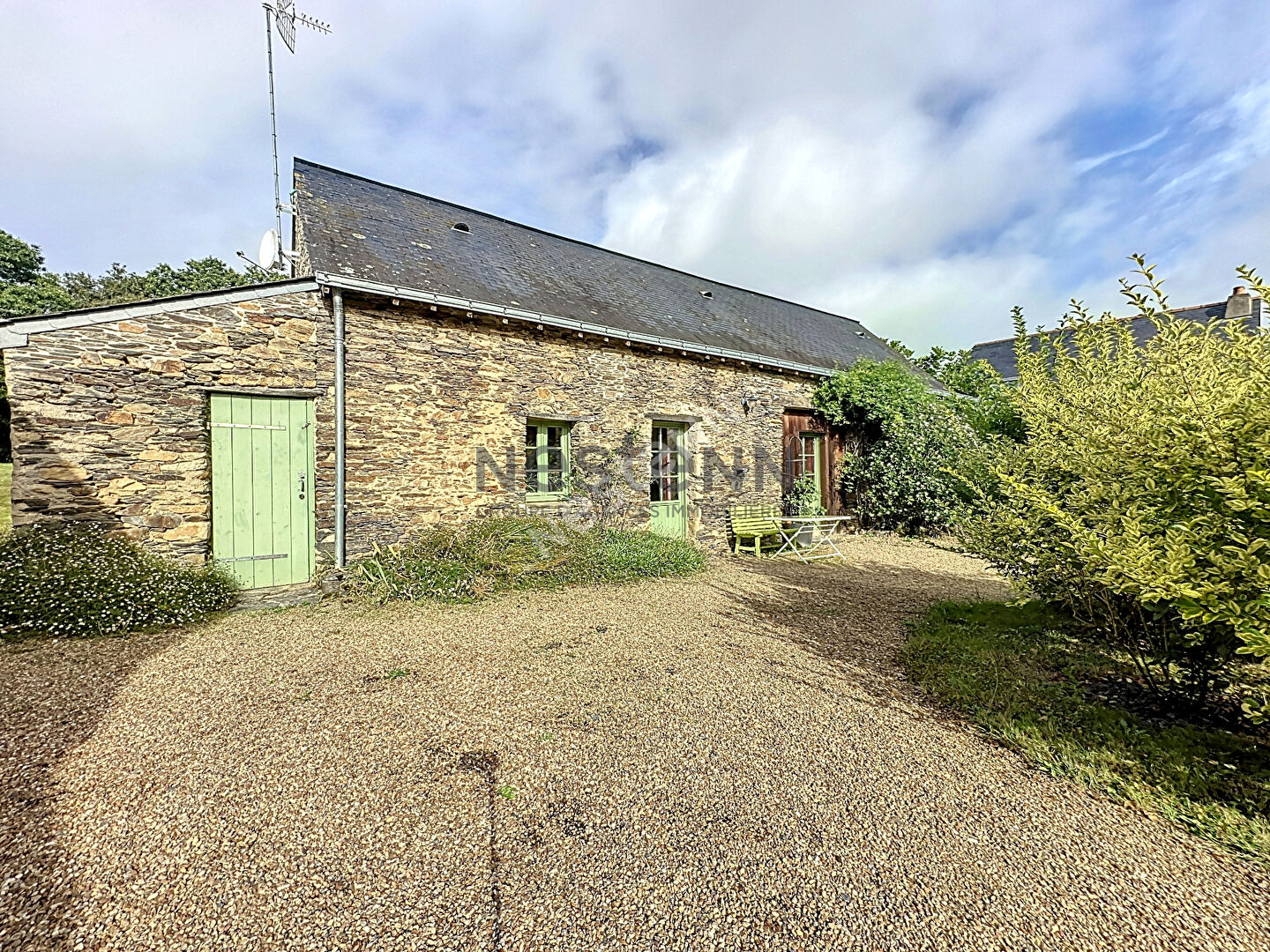 Complexe Gîte et chambres d'Hôtes de 480m2 à vendre à La Jaille-Yvon, sur plus de 1,3ha !