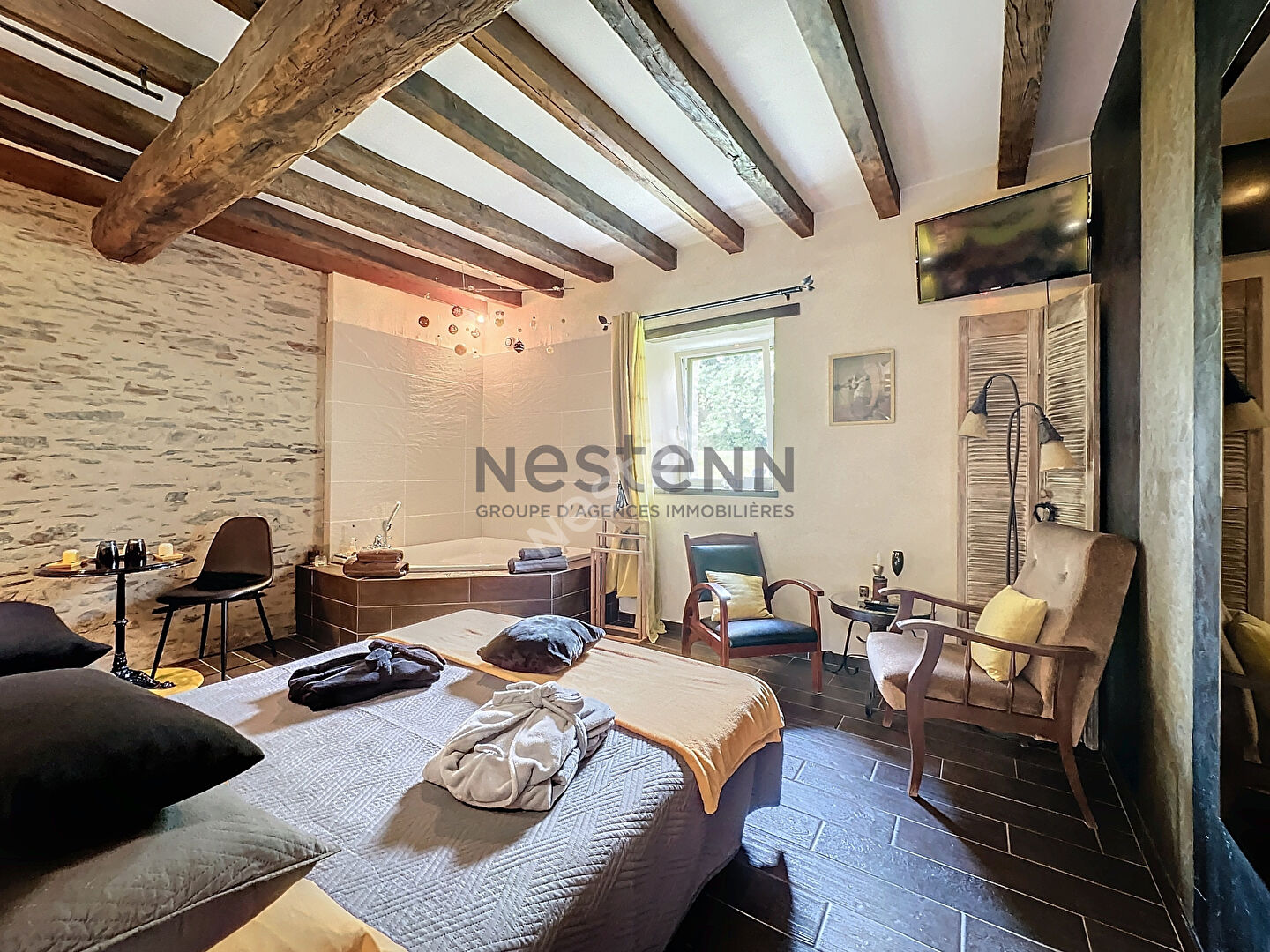 Complexe Gîte et chambres d'Hôtes de 480m2 à vendre à La Jaille-Yvon, sur plus de 1,3ha !