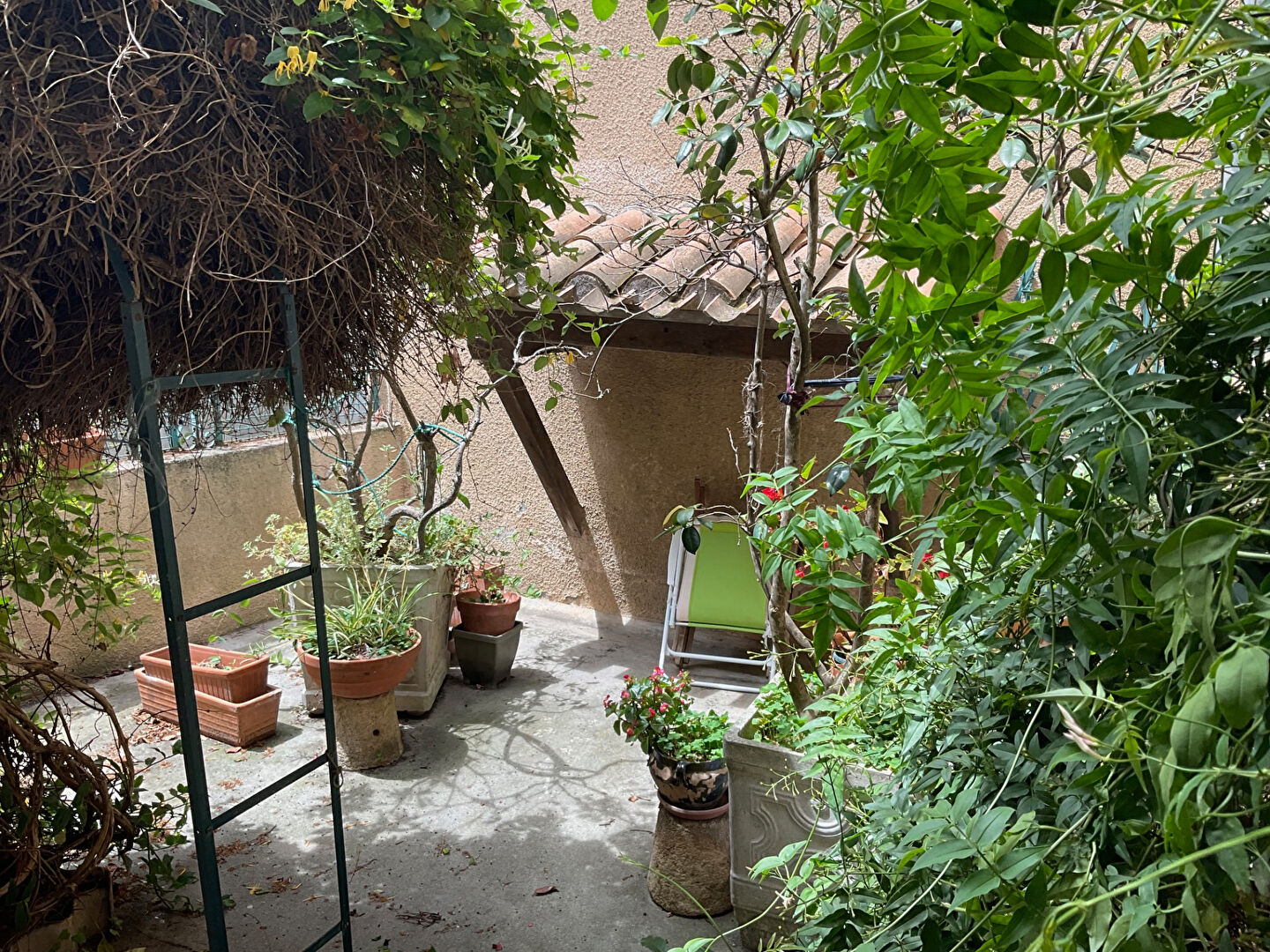 Maison de village 3 chambres avec cour, terrasse et vue dégagée à 15 mn de Carcassonne