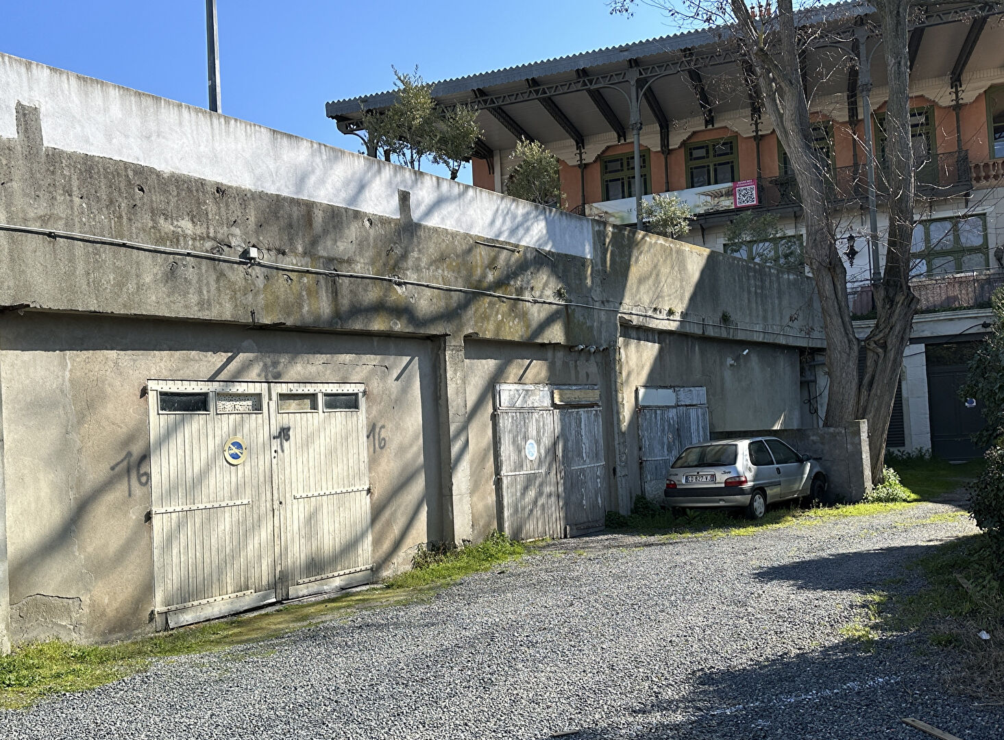 Garage 110 m² à La Trivalle - Idéal stationnement ou stockage sécurisé