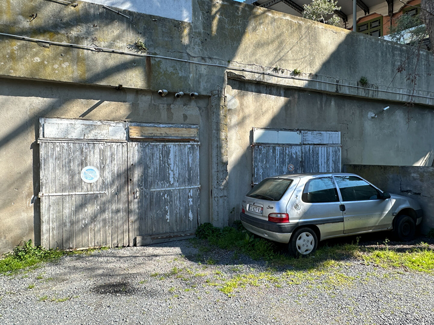 Garage 110 m² à La Trivalle - Idéal stationnement ou stockage sécurisé